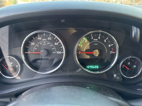 Used 2012 Jeep Wrangler Unlimited Sahara image 23