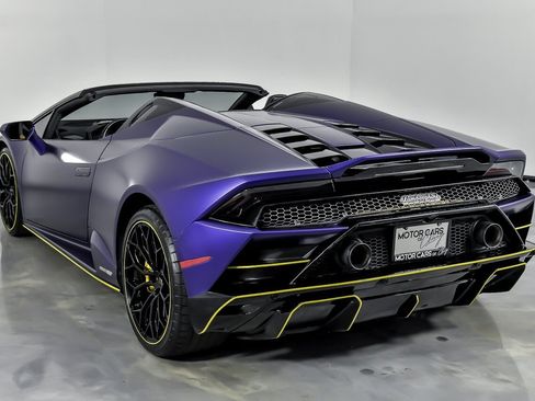Used 2021 Lamborghini Huracan EVO RWD image 8