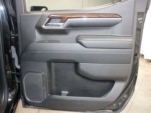Used 2024 GMC Sierra 1500 SLE image 32