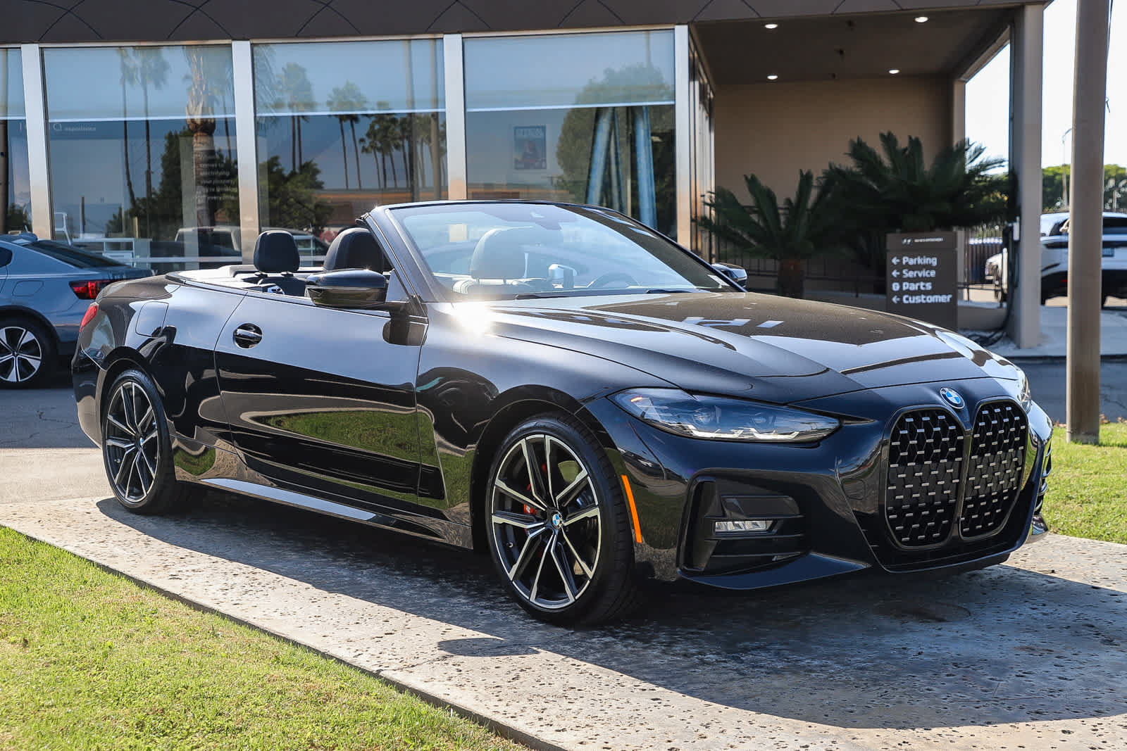 Used 2024 BMW 430i Convertible w/ M Sport Package RWD image 3