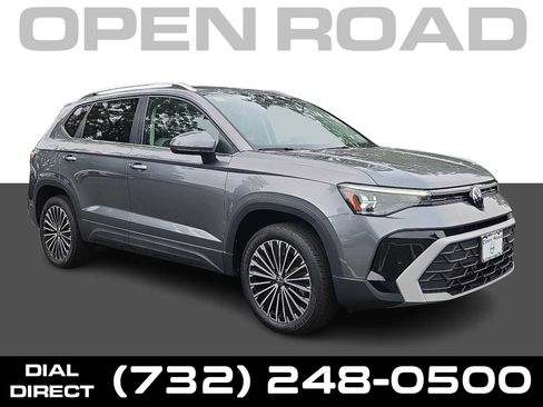 Used 2025 Volkswagen Taos SE FWD image 1