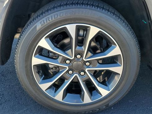 Used 2023 Jeep Grand Cherokee Overland w/ Luxury Tech Group IV image 7