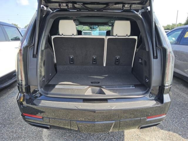 Used 2025 Cadillac Escalade Sport Platinum w/ LPO, ONYX Package AWD/4WD image 6