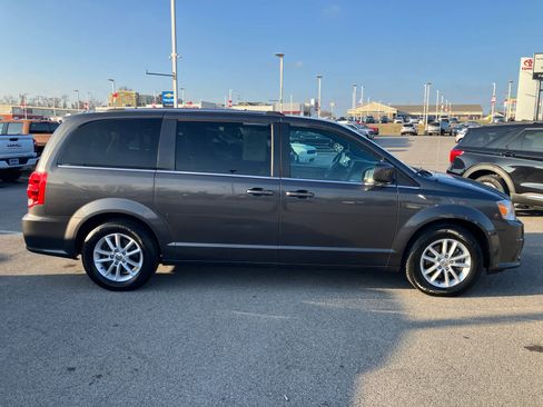 Used 2019 Dodge Grand Caravan SXT image 8