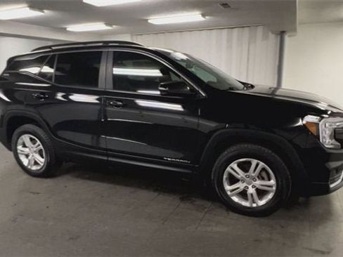 Certified 2022 GMC Terrain SLE w/ Driver Convenience Package image 2