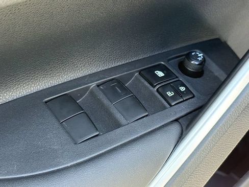 Used 2023 Toyota Corolla Cross XLE w/ Convenience Package FWD image 21