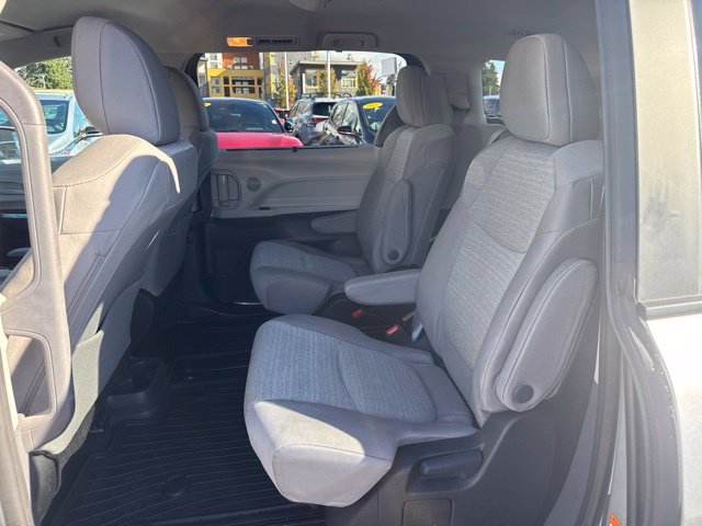 Used 2024 Toyota Sienna LE AWD/4WD image 15