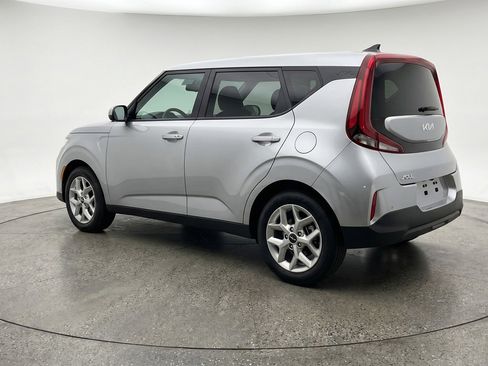 Used 2025 Kia Soul LX w/ LX Technology Package FWD image 6