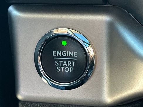 Certified 2024 Ford Expedition XLT image 38