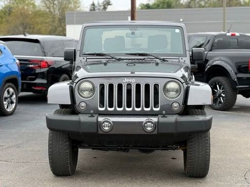 Used 2016 Jeep Wrangler Sahara w/ Connectivity Group AWD/4WD image 27