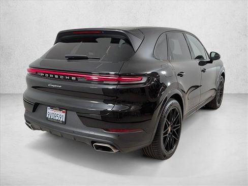 Certified 2025 Porsche Cayenne image 9