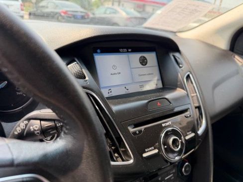Used 2016 Ford Focus Titanium FWD image 25