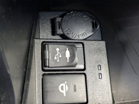 Used 2015 Toyota Camry XLE image 21