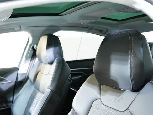 Used 2023 Audi S8 image 4
