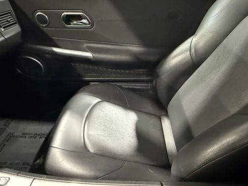 Used 2005 Chrysler Crossfire Limited RWD image 25