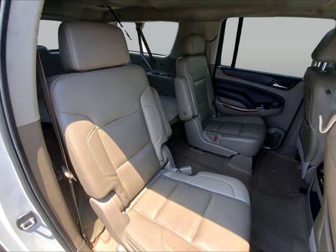 Used 2016 Chevrolet Suburban LTZ RWD image 19
