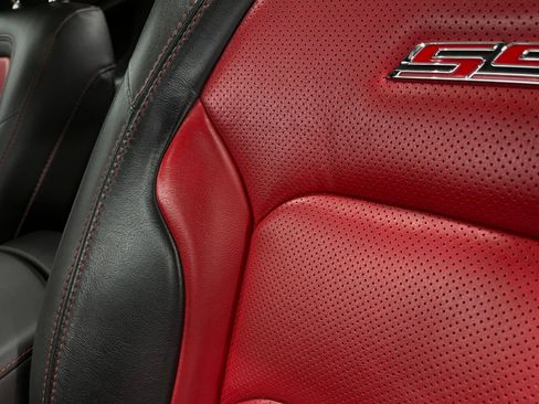 Used 2018 Chevrolet Camaro SS RWD image 17