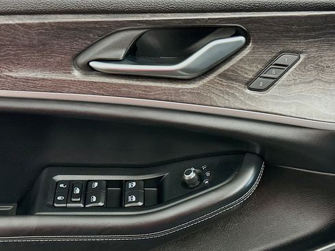 Used 2023 Jeep Grand Cherokee 4WD 4xe image 15