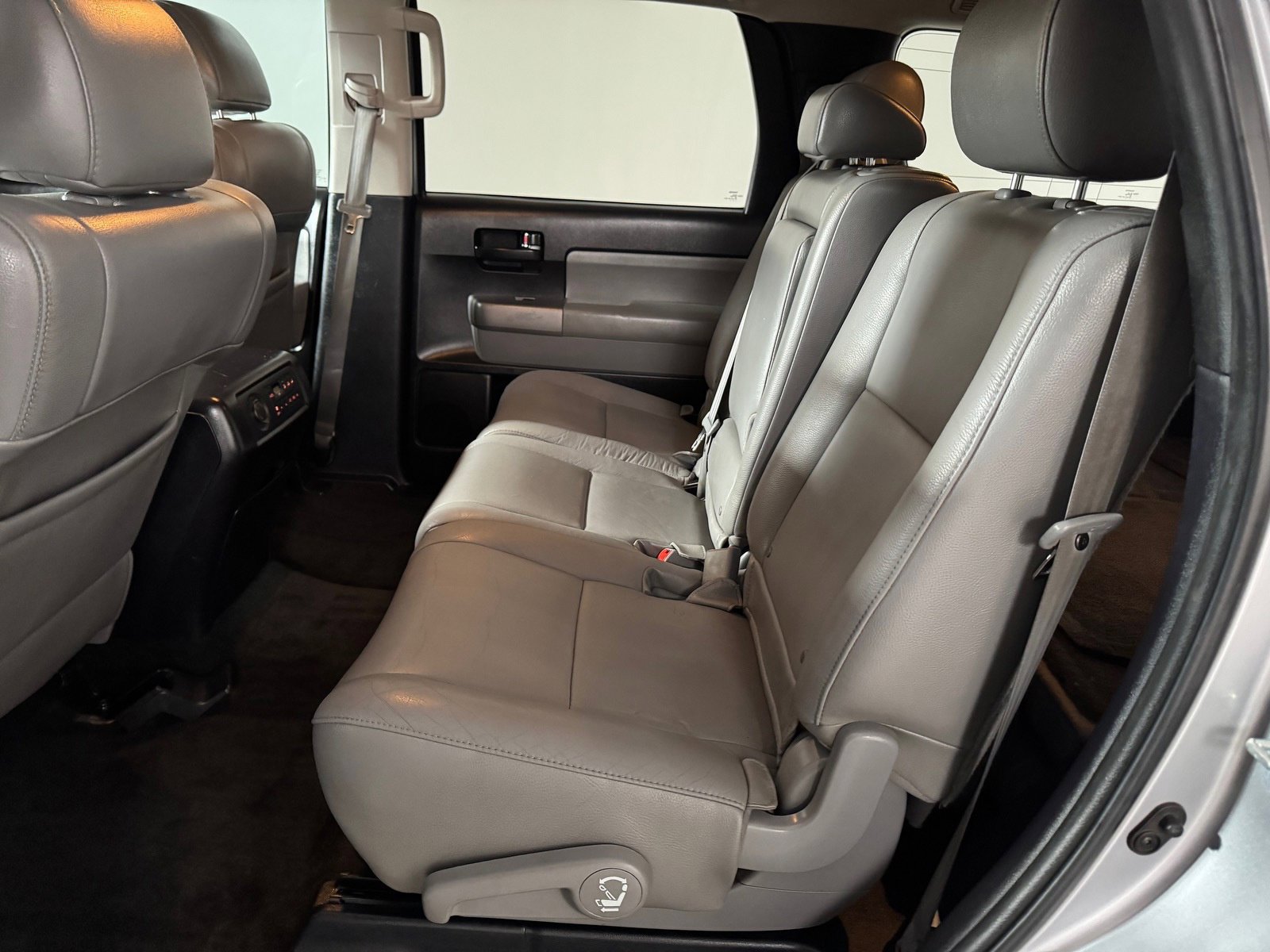 Used 2014 Toyota Sequoia SR5 w/ Premium Package AWD/4WD image 17