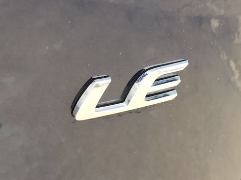 Used 2025 Toyota Corolla LE FWD image 13