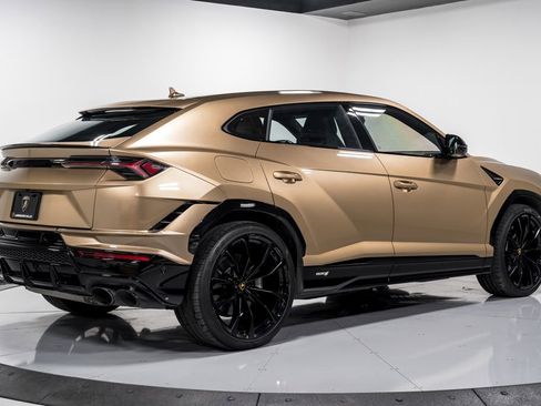 Used 2024 Lamborghini Urus S image 3