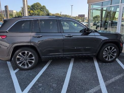 Used 2023 Jeep Grand Cherokee Overland w/ Luxury Tech Group IV AWD/4WD image 8
