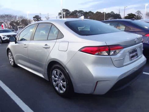 Used 2023 Toyota Corolla LE image 9