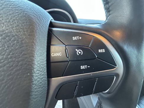 Used 2021 Jeep Grand Cherokee Limited AWD/4WD image 23