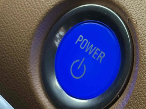 Used 2017 Chevrolet Volt Premier w/ Driver Confidence II Package FWD image 14