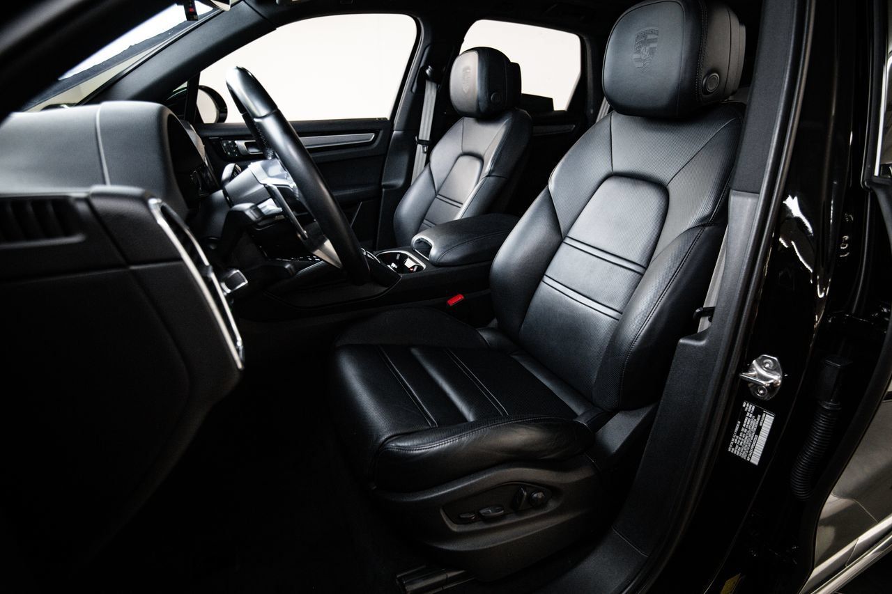 Certified 2023 Porsche Cayenne Platinum Edition AWD/4WD image 5