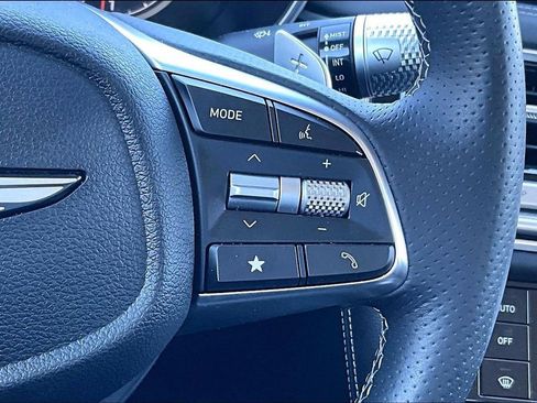 Used 2025 Genesis G70 2.5T image 11