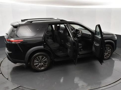 Used 2024 Nissan Pathfinder SV FWD image 6