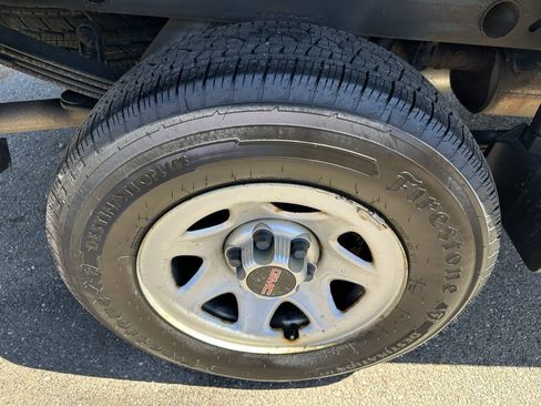 Used 2015 GMC Sierra 1500 2WD Regular Cab image 23