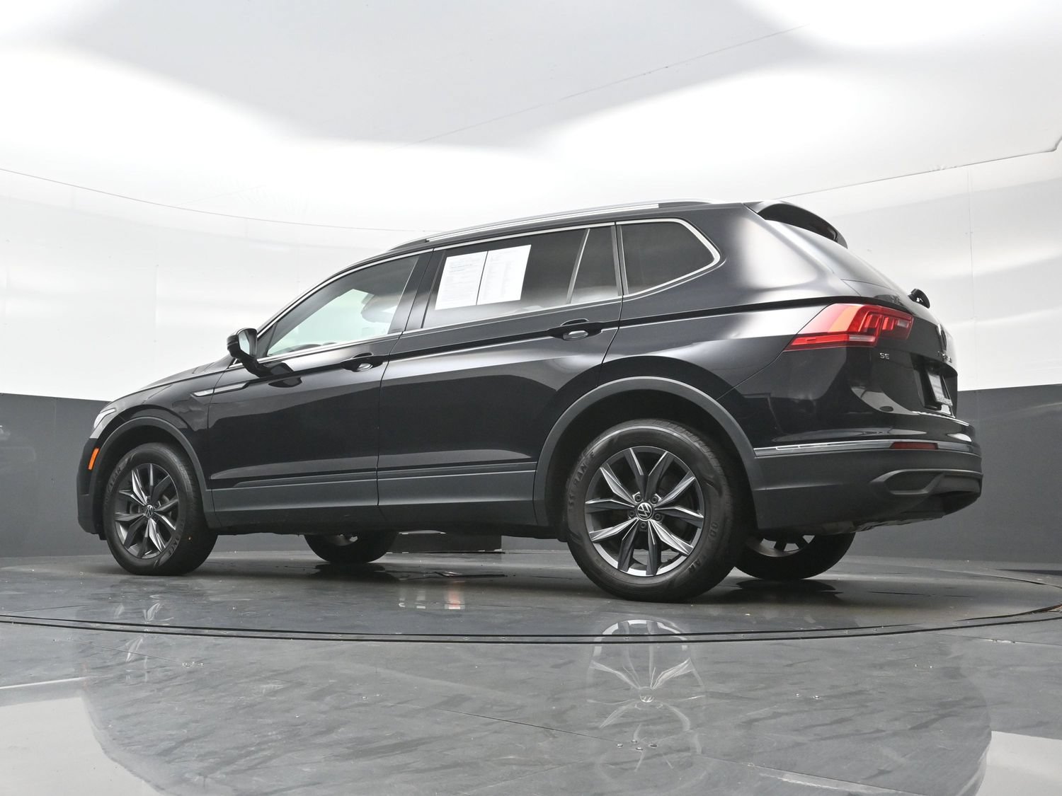 Used 2022 Volkswagen Tiguan SE AWD/4WD image 30