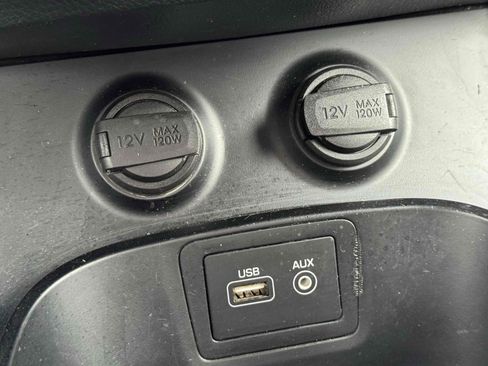 Used 2017 Hyundai Santa Fe SE FWD image 32