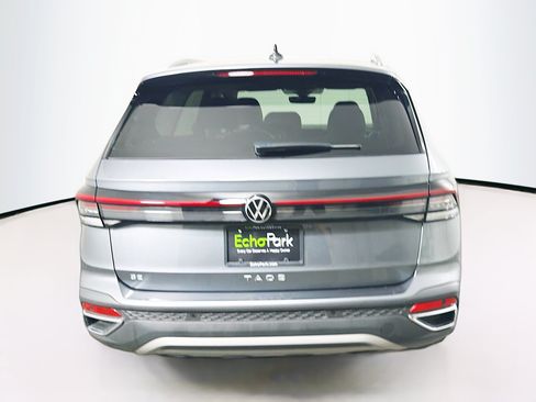 Used 2025 Volkswagen Taos SE FWD image 7