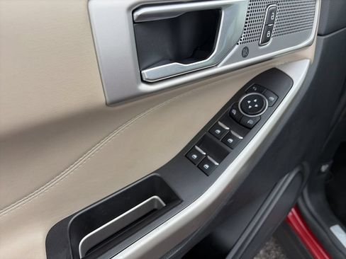 Used 2023 Ford Explorer Limited AWD/4WD image 19