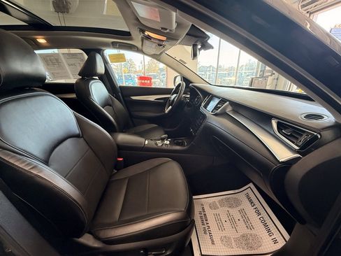 Used 2022 INFINITI QX50 Essential image 18