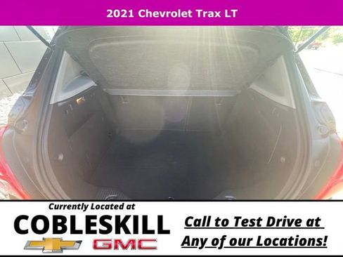 Used 2021 Chevrolet Trax LT w/ LT Convenience Package image 10