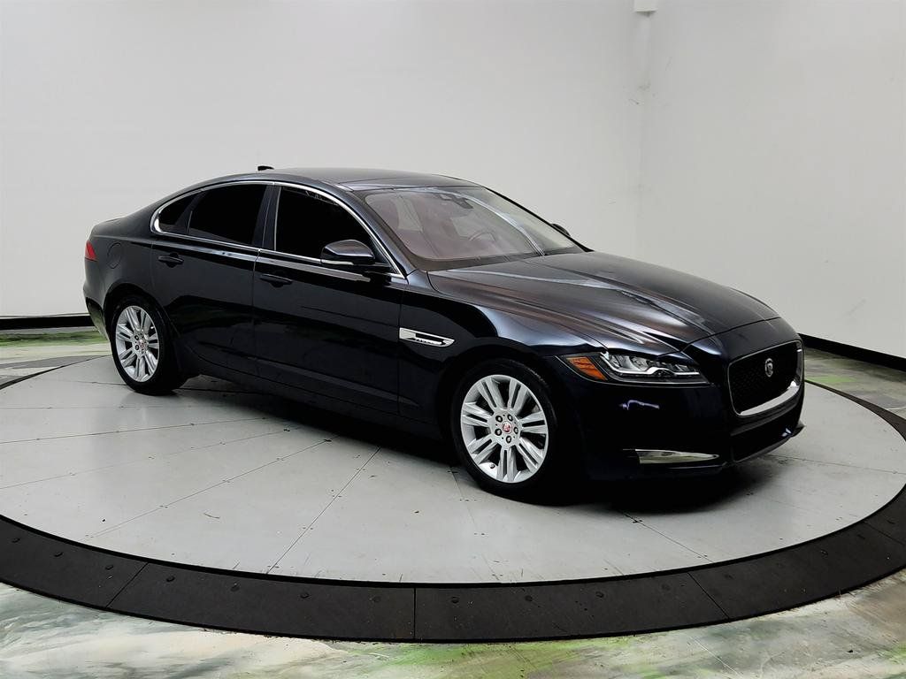Used 2016 Jaguar XF Premium AWD/4WD image 3