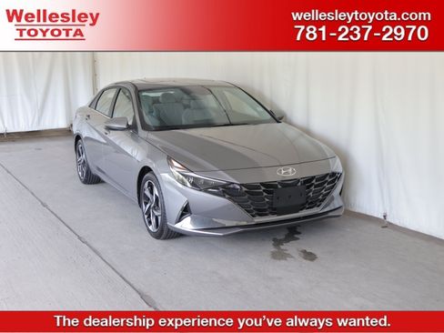 Used 2022 Hyundai Elantra Limited w/ Cargo Package FWD image 1