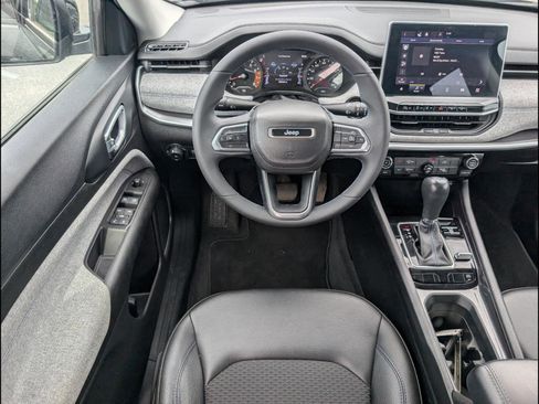 Used 2022 Jeep Compass Latitude AWD/4WD image 10
