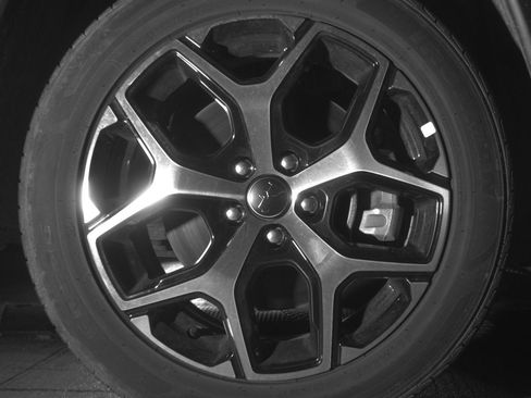 Used 2025 Jeep Compass Limited image 13