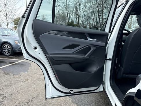 Certified 2025 Volkswagen Tiguan SE R-Line image 24