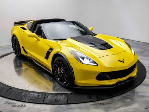Used 2015 Chevrolet Corvette Z06 w/ 3LZ Preferred Equipment Group RWD image 34