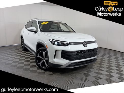 Used 2025 Volkswagen Tiguan SE AWD/4WD image 1