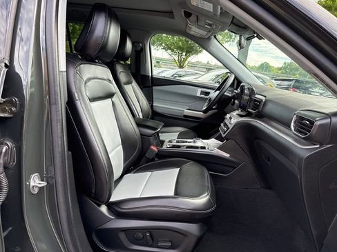 Used 2023 Ford Explorer XLT w/ Equipment Group 202A AWD/4WD image 31
