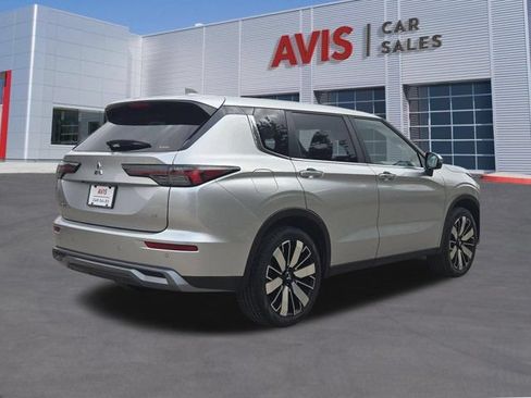 Used 2025 Mitsubishi Outlander SE AWD/4WD image 6