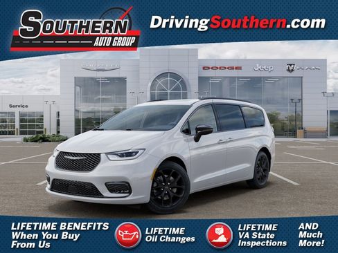 New 2026 Chrysler Pacifica Limited w/ S Appearance Package AWD/4WD image 1