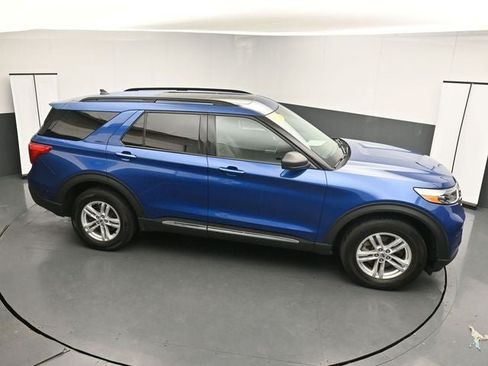 Used 2023 Ford Explorer XLT w/ Equipment Group 202A AWD/4WD image 26